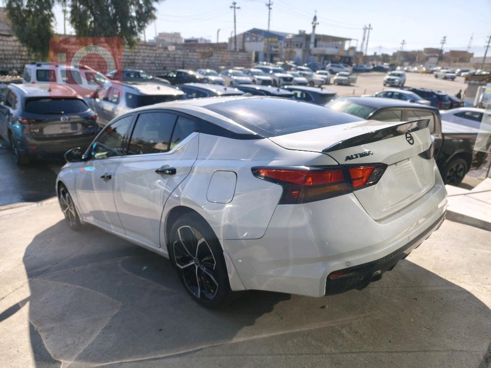 نيسان ألتيما